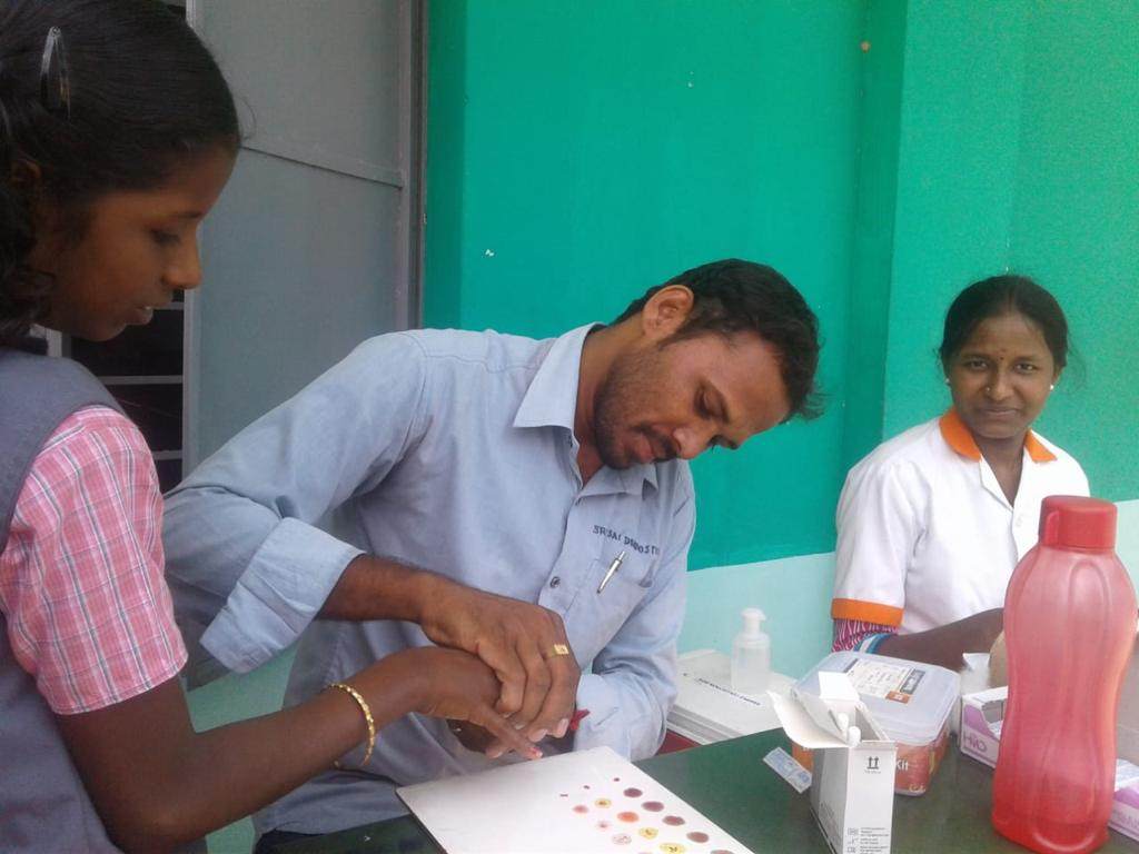 Students participating in Blood Grouping Camp by Sri Sai Diagnostics